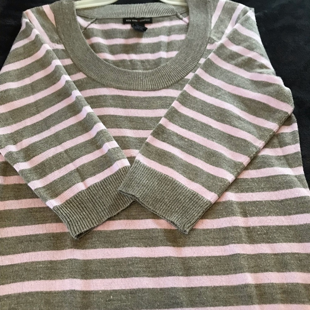 Quarter sleeve sweater